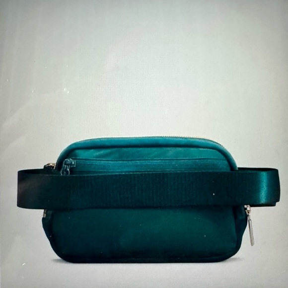 Lululemon Everywhere Belt Bag green jasper/gold in velour 1L - Picture 8 of 12